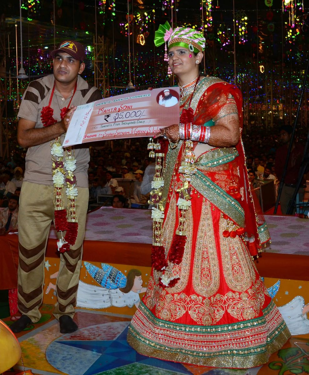 jasmer477's tweet photo. Rising above the rhetoric, in a dramatic diversion from rituals followed conventionally,  @derasachasauda has endeavored to usher a social revolution that would be a game-changer for the idea of #बेटियों_से_चलेगा_वंश that falls flat before patriarchy because of the customs. https://t.co/T9C9dl5RuA