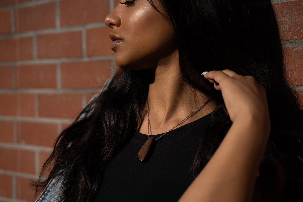 #OpterPose is now available for pre-order! This designer necklace vibrates when you slouch, detects UV and warns you to put on sunscreen, tracks your exercise, sleep, &amp; more. Battery lasts 7+ days!

Pre-order now at opterlife.com

ft: ronae_wells (ig)
pc: mcgfotos (ig)