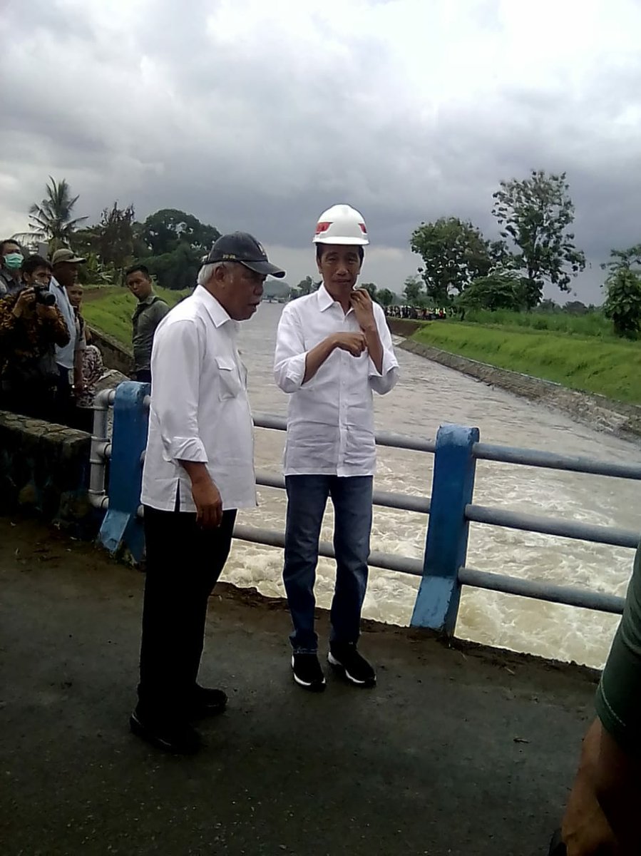 PribadiSlamet1's tweet photo. #JokowiMembangunDesa #TPPIJawa timur @jokowi @EkoSandjojo @taufikmadjid71 @fachrilabalado @DewantoAndry selamat datang dan salam 2 periode p.jokowi di Kab.Tulungagung jawa timur https://t.co/0Y21bA5U2e