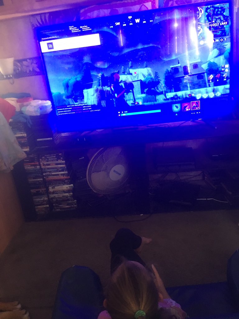 EvasueK's tweet photo. My 6yr old daughter is playing Fortnite,barely lands,gets a kill right away She’s got skills! #gamergirl #Fortnite #girlswhoplayfortnite #girlgotskills #PS4 #streamersbeware #thatsmygirl #daughterlikemother #MotherDaughter #ProudMom #Passion2019 #nothingisimpossible #BattleRoyale https://t.co/WNnPOVknxd