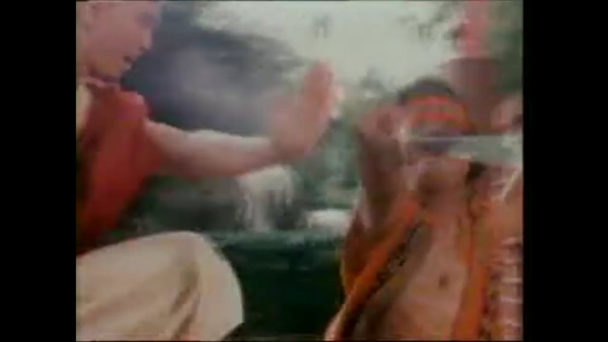 picture_play's tweet photo. Almarhum juga menyutradarai salah satu judul film franchise action kolosal adaptasi sandiwara radio, SAUR SEPUH 5: ISTANA ATAP LANGIT (1992).
Di film ini ada karakter bisu Shaolin & koreografi bela diri di film ini mirip film wuxia Hong Kong. #RIPTorroMargens https://t.co/157ewigYY6