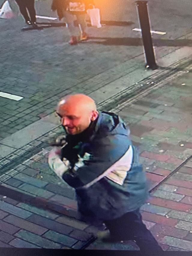 NicolaMcLean's tweet photo. Who is this man???? Don’t scroll past !!!!!! please look he stole a dog ( chihuahua) tonight in Northampton @NorthantsPolice are not helping Rt please https://t.co/pNgil5jO6w