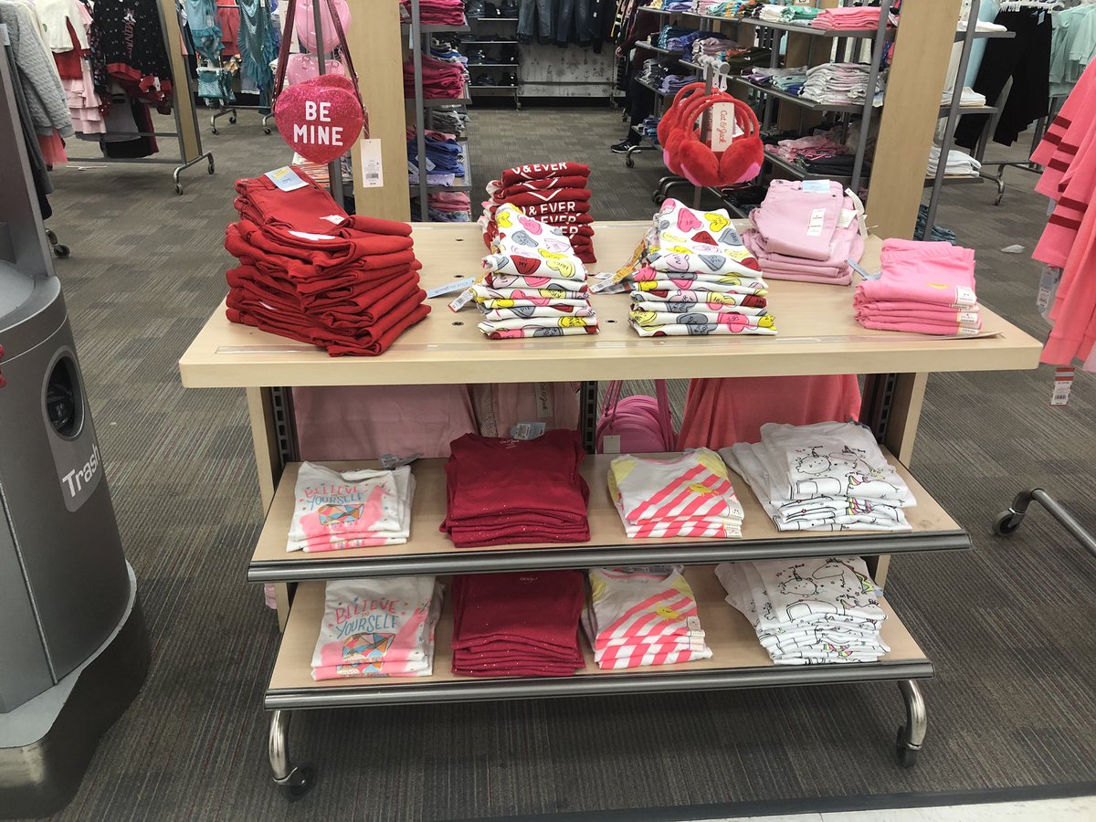 Love is in the air at #T2249 @stephmontanari <a href="/NichStew16/">Nichola Stewart</a> <a href="/natmas23/">natalie</a> <a href="/RobDeMo20/">Rob DeMarino</a> <a href="/jf_powers/">Jessica</a>