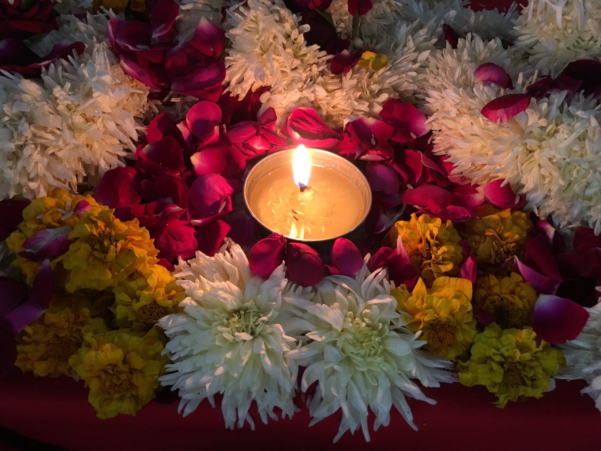 Satyaanandji's tweet photo. “अप्पो दीपो भव:”- अपने दीए खुद बनो- भगवान बुद्ध 
"Appo Deepo Bhava"- Be a light unto yourself- Lord Buddha 
#Buddha #BuddhaLastTeaching #LastTeaching #OwnLight 
 #Deepak #Friday #FridayMorning #FridayMotivation #Jyoti #Hope #Light #Deep https://t.co/5Gt6MLJSkX