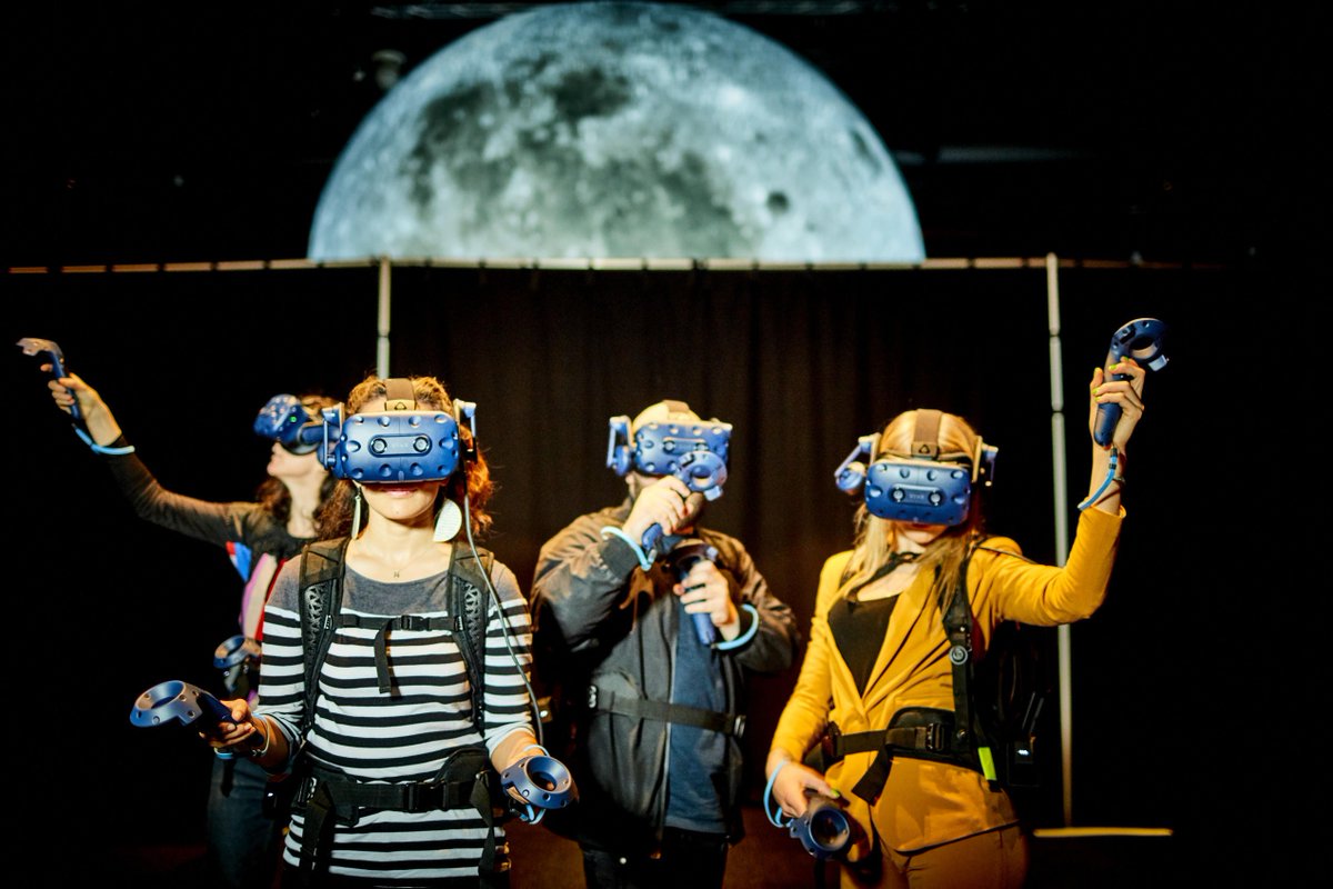 Have you tried out our brand new VR experience by <a href="/OPXSpace/">Opaque Space</a>? No? What are you waiting for?! Earthlight: Lunar Hub can cater for up to six astro-mates. It allows you to explore a lunar space station and even walk on the moon! Daily 'til 28/4. fal.cn/rJ2s