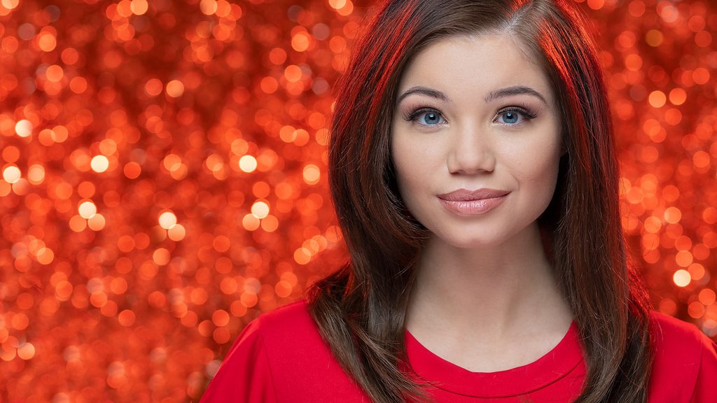 JoeEdelman's tweet photo. DIY Portrait Backgrounds From Christmas Garland Make Awesome DIY Bokeh https://t.co/CRQMNi0rxH #portraitbackground #bokehbackground #DIYPhotography https://t.co/EYCEHnRKG4