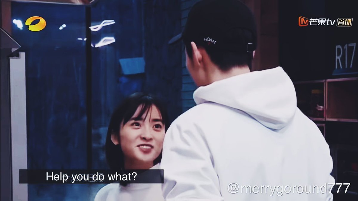 this is so cute  Dd was asking Yy's help in cooking, he was talking to her with his mouth full so adorable that Yy understands that, it's weird to insert that scene on the show but this is the actual relationship of these two  being weird together  i crii