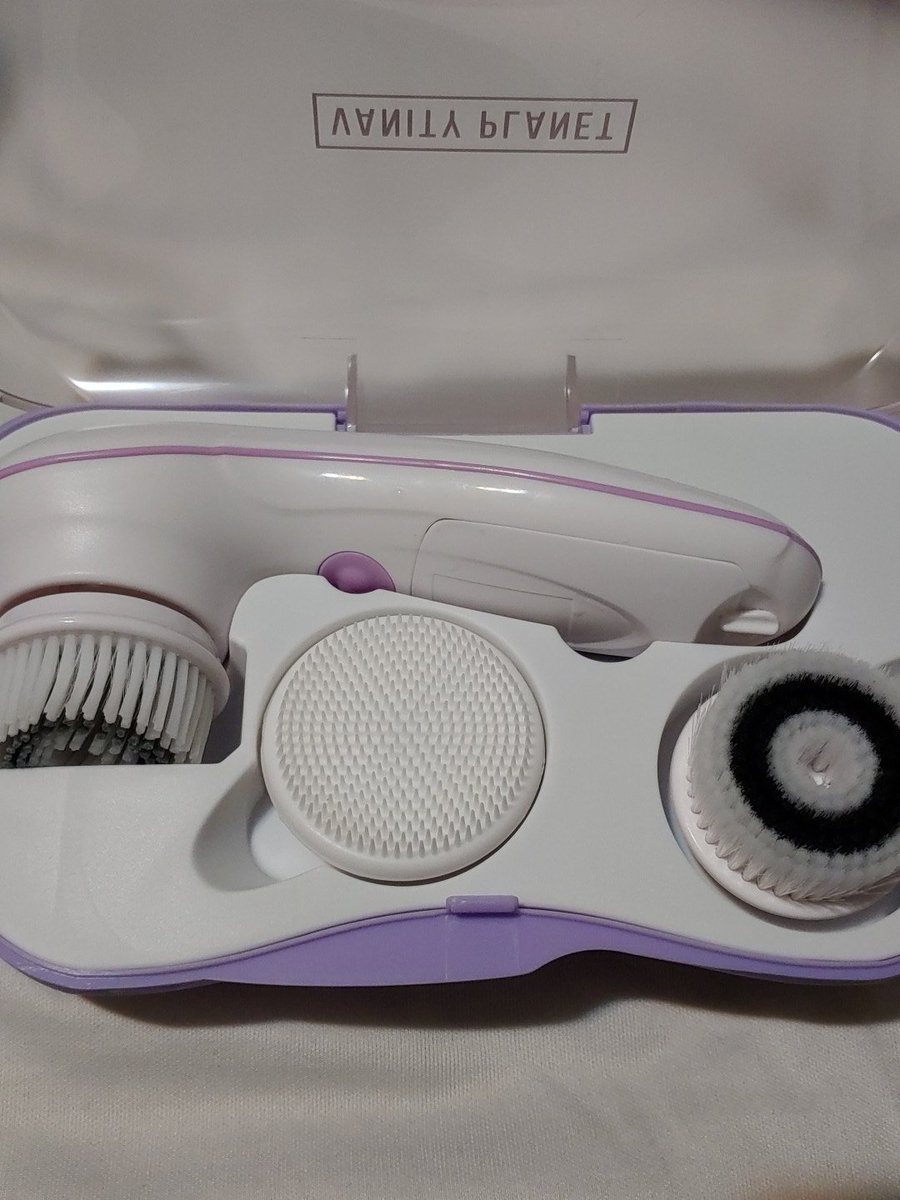 raspy318's tweet photo. Just bought my first @VanityPlanet brush i love it just used it my face feels great ππππ
Thanks @AdrienneBailon for your code thanks boo love ya.
#vanityplanet #vanitybrush #cleanface #sweetdreams #adriennehoughton https://t.co/MJQvn5mBpT