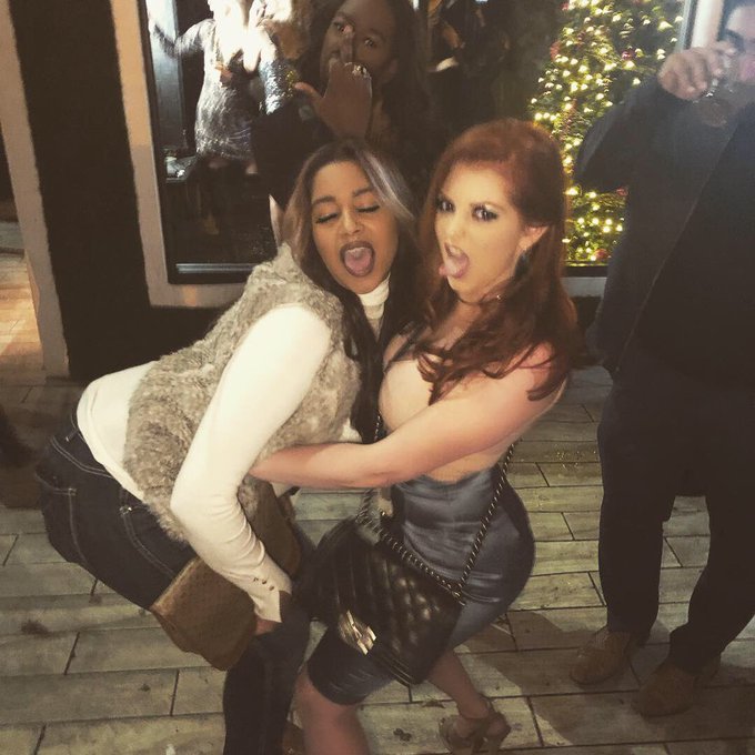 Brought in 2019 with my loves #newyear #2019 https://t.co/Je6reVaWXc<a href="/tag/newyear"class="tags">#newyear</a>