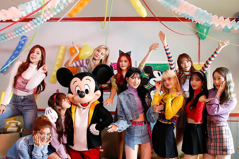 BONA_THAILAND's tweet photo. [PIC] 190103 เบื้องหลังการถ่ายทำMV #Its_A_Good_Time จาก STARSHIP NEVER blog

#우주소녀 #WJSN https://t.co/GsYyJFxlBe