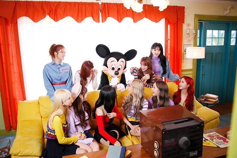 BONA_THAILAND's tweet photo. [PIC] 190103 เบื้องหลังการถ่ายทำMV #Its_A_Good_Time จาก STARSHIP NEVER blog

#우주소녀 #WJSN https://t.co/GsYyJFxlBe