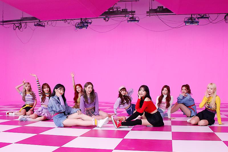 BONA_THAILAND's tweet photo. [PIC] 190103 เบื้องหลังการถ่ายทำMV #Its_A_Good_Time จาก STARSHIP NEVER blog

#우주소녀 #WJSN https://t.co/vhkkDwEGZa