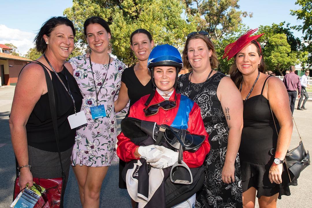 RacingConnectAU's tweet photo. Stable Mates participants enjoying a winning experience with the exciting Dan and Ben Pearce trained Angelic Ruler. They were able to meet the filly pre-race before cheering her home from the owners grandstand!

Register for Stables Mates via our website - https://t.co/YML1Du92BP https://t.co/kLV4NvzdQm