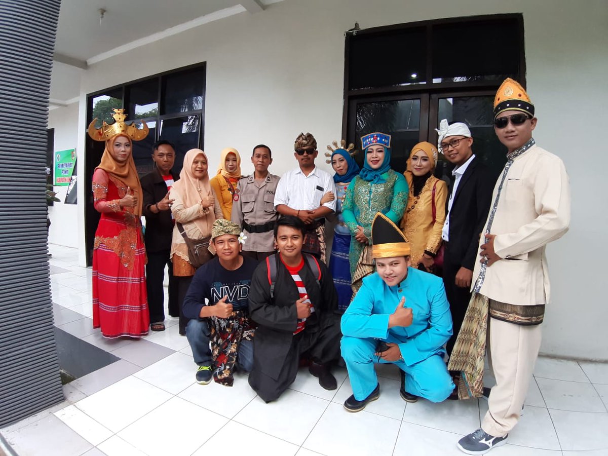 EnnikYudhayanti's tweet photo. Selamat Datang Pak @jokowi di Kabupaten Trenggalek Provinsi Jawa Timur
#JokowiMembangunDesa
#TPPIJawaTimur
#TPPIKabJember
@EkoSandjojo
@jokowi
@anwsanusi
@taufikmadjid71
@fachrilabalado
@DewantoAndry
@Merdiawan_dodik
@dokterFAIDA
@ilzam_zawawi
@RahmaniKurnia
@alifatulLailiy1 https://t.co/k7wugeTEGv
