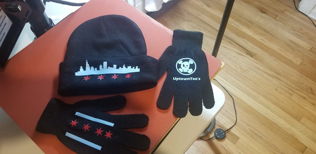 When it’s cold outside, but you still need to look chi! #ChiLife #StayWarm Hats $15, gloves $10, DM with orders.