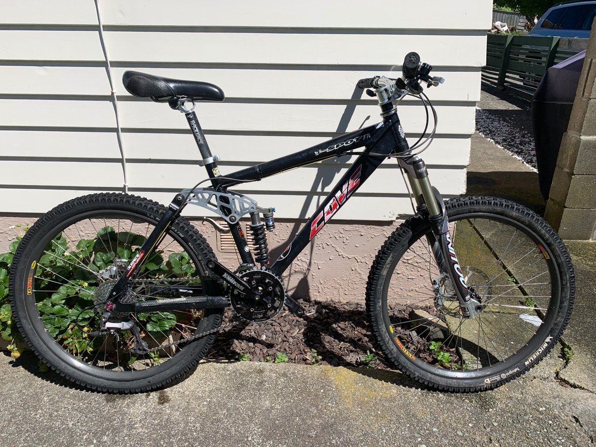 jhowden_BIM's tweet photo. Looking for something different to kick start a New Years resolution, why not try a piece of retro mountain bike history to help with those NYE resolutions. #Cove #MountainBikes #RaceFace #Azonic #HopeTech https://t.co/cMdgR1okSi https://t.co/yout4pm9io