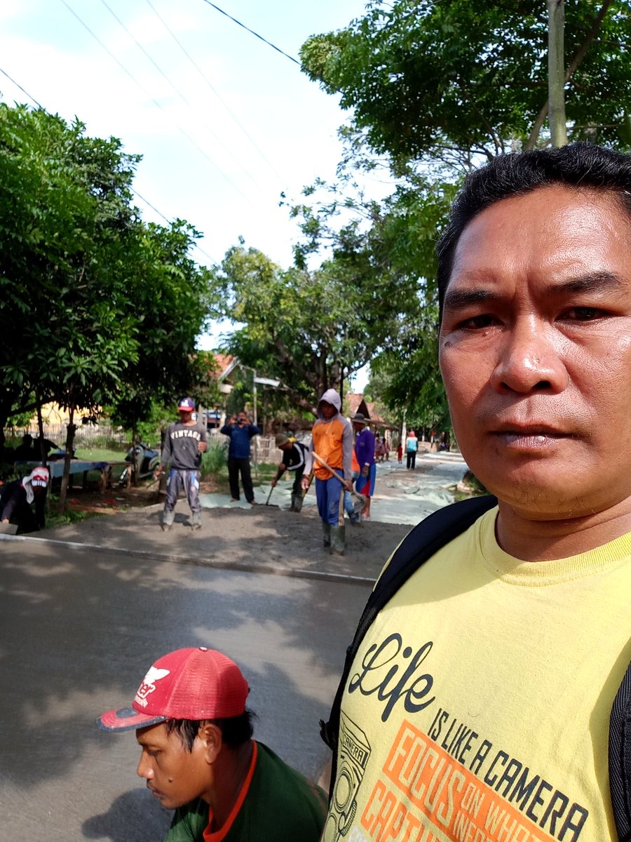 DT_Veto's tweet photo. Peningkatan jalan desa, beton ready mix di pesisir pantai dusun siwalan desa patimban kec. Pusakanagara kab. Subang. Masyarakat senang,  krn jalan bs kuat jk ada banjir saat musim hujan.. @tppindonesia @P3mdSubang @SatgasDanaDesa @EkoSandjojo @jokowi https://t.co/f9313MVRKL