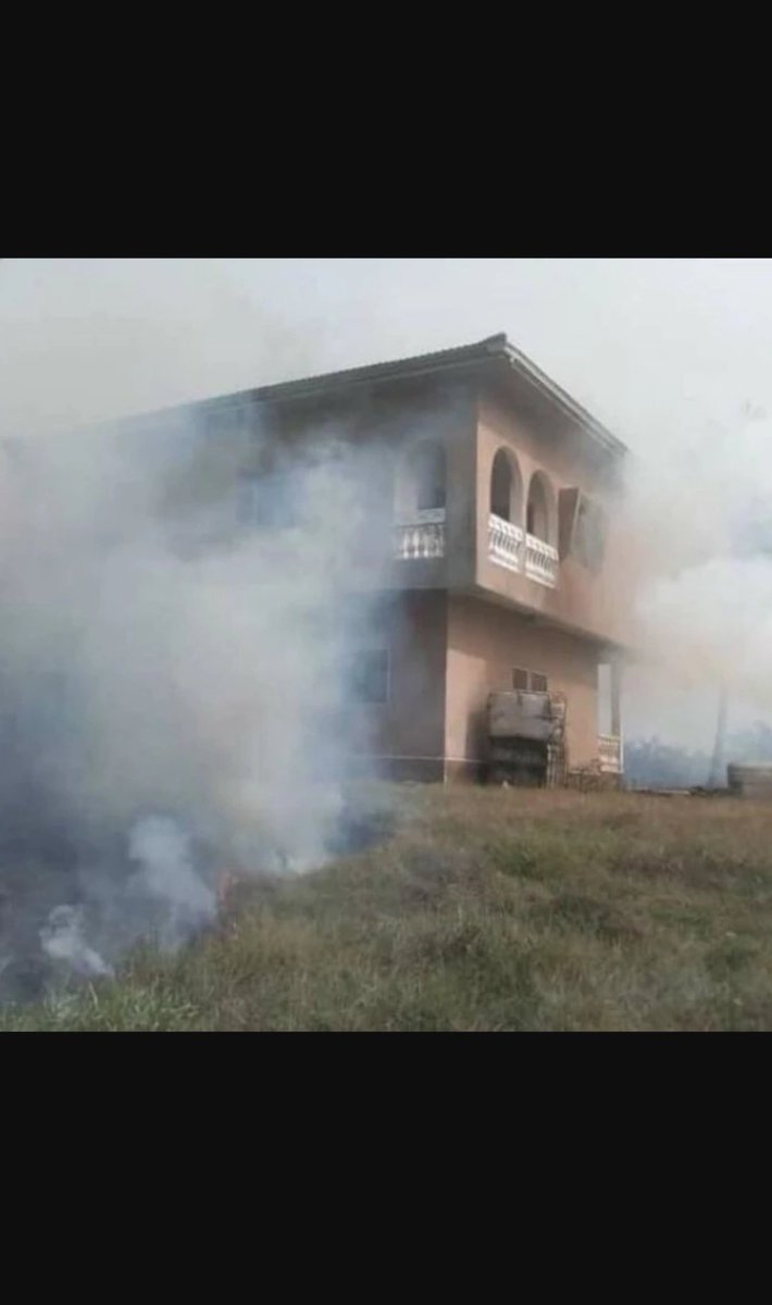 etaric2's tweet photo. #Cameroon, Biya wants to Negotiate with #SouthernCameroons. Yes, we have to, the sooner the better. But 1st, #FreeAllArrested
#FreeSisikuAyukTabe #Justice4Nera10
Must Know ASAP: WHEN-WHERE-WHO ?
Meanwhile; fighting intensifies in #SouthernCameroons . #WorldIntervention https://t.co/DPAQWBBO1O