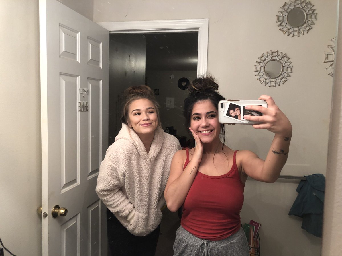 Hastings_bro's tweet photo. Happy 21st to my honey, live it up 🍯 ❤️ https://t.co/R1FW7X6out