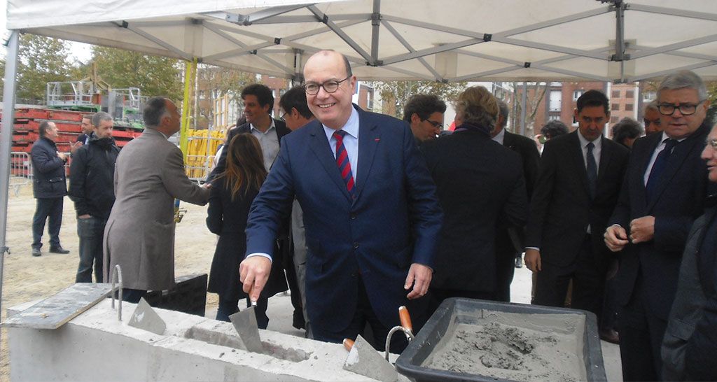 MaconsParisiens's tweet photo. La #construction de l’#écoquartier de la #PointedeTrivaux a débuté en janvier 2018. #LesMaçonsParisiens participent, avec d’autres, au programme « #Ramures », dans ce lieu nouveau, #innovant et #écologique. @VilledeMeudon https://t.co/FKNhsFG9Ie https://t.co/NYylEZ3eZO