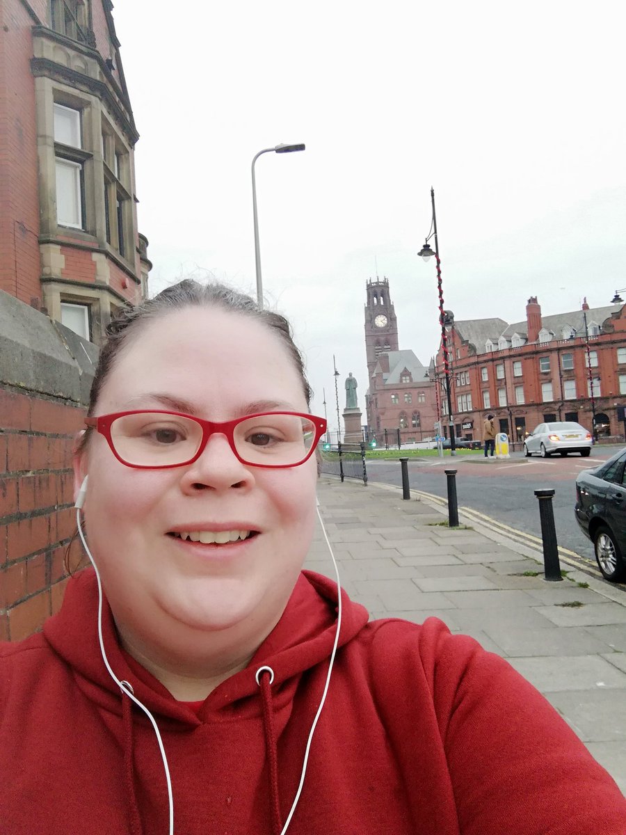 heypresto87's tweet photo. Day 4 of #REDJanuary2019 and another 5 miles in the bag. Took longer today as I was trying to get a Town Hall selfie. Beautiful morning round the docks #mindinfurness #runeveryday https://t.co/ng1me0SeVt