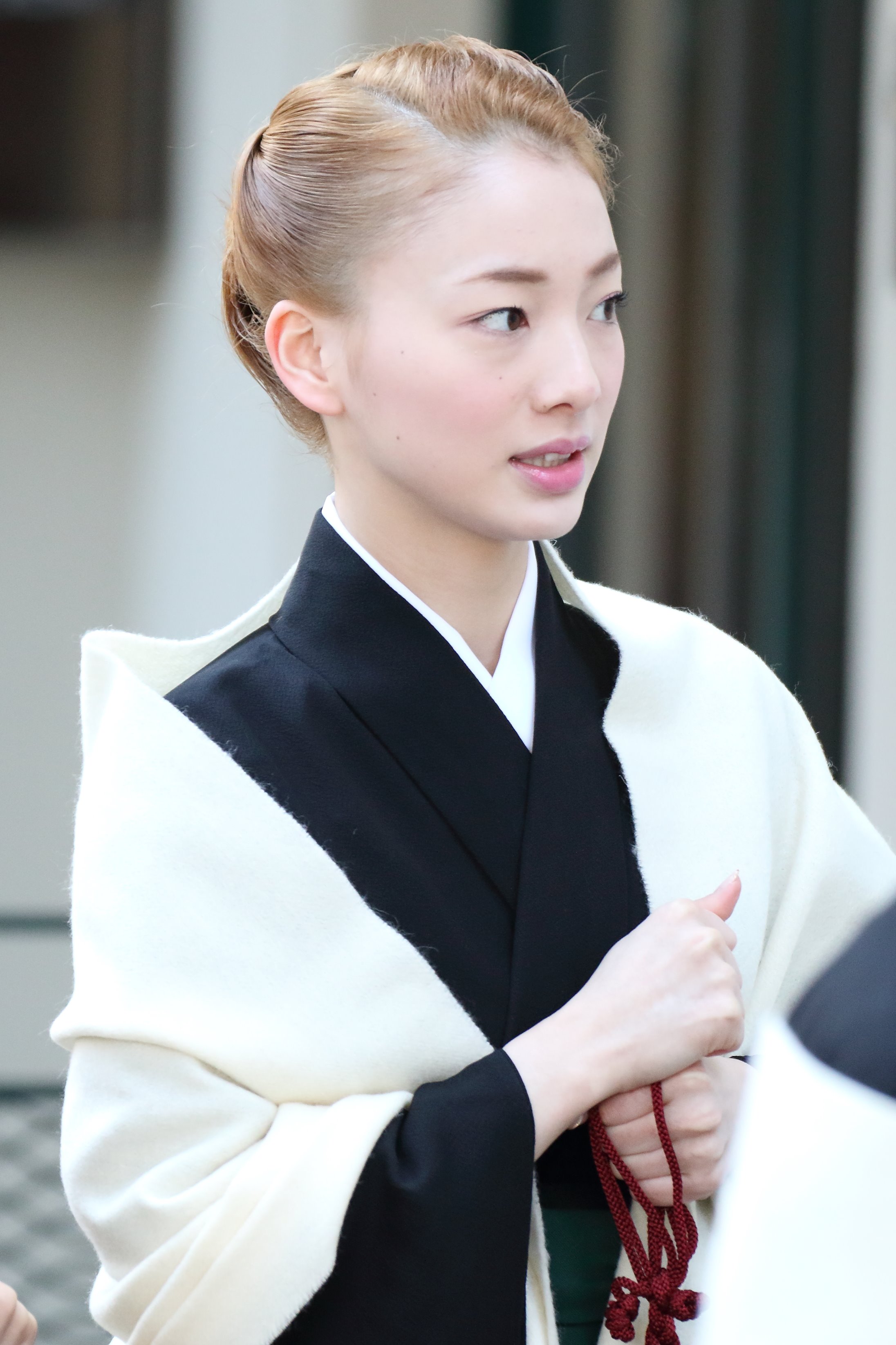 Kaoman 19年1月1日 宝塚大劇場 宙組 夢白あや さん Ayayumeshiro 103期 宝塚 画像 宝塚歌劇団 ムラ ギャラリー 写真 Photo Takarazuka Japan 花のみち 入待ち 夢白あや T Co Vun2chwhqy Twitter