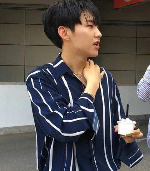 cllllear's tweet photo. อยู่กับเพื่อนพูดมากงี้หรอวะ https://t.co/i2NwMgCP9J