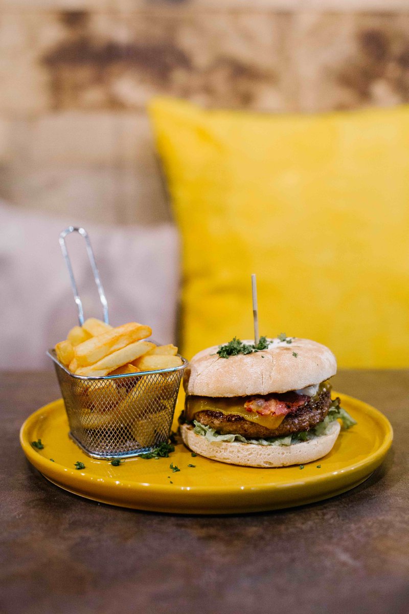 PARLONS BURGERS ! 
Peppermint Park : salade bar, burger, ... Entrez dans un univers ultra tendance !
HIER DRAAIT ALLES ROND BURGERS! 
peppermint Park: salad bar, burger, ... Stap binnen in een op-en-top moderne zaak!
info: ow.ly/YPSi30lhpBR 
#DocksBruxsel #FoodDistrict