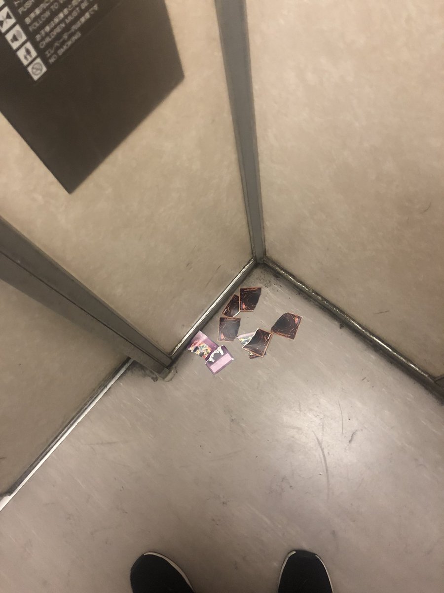 M チャンネル No Twitter 拡散希望 帰りに秋葉原フルコンプさんに寄ろうと建物内のエレベーターに乗るとビリビリに破られたカードが捨てられました 非常に不快です 同じようなこと がなくなるようご協力頂けますと幸いです 責任を持って持ち帰らせていただき