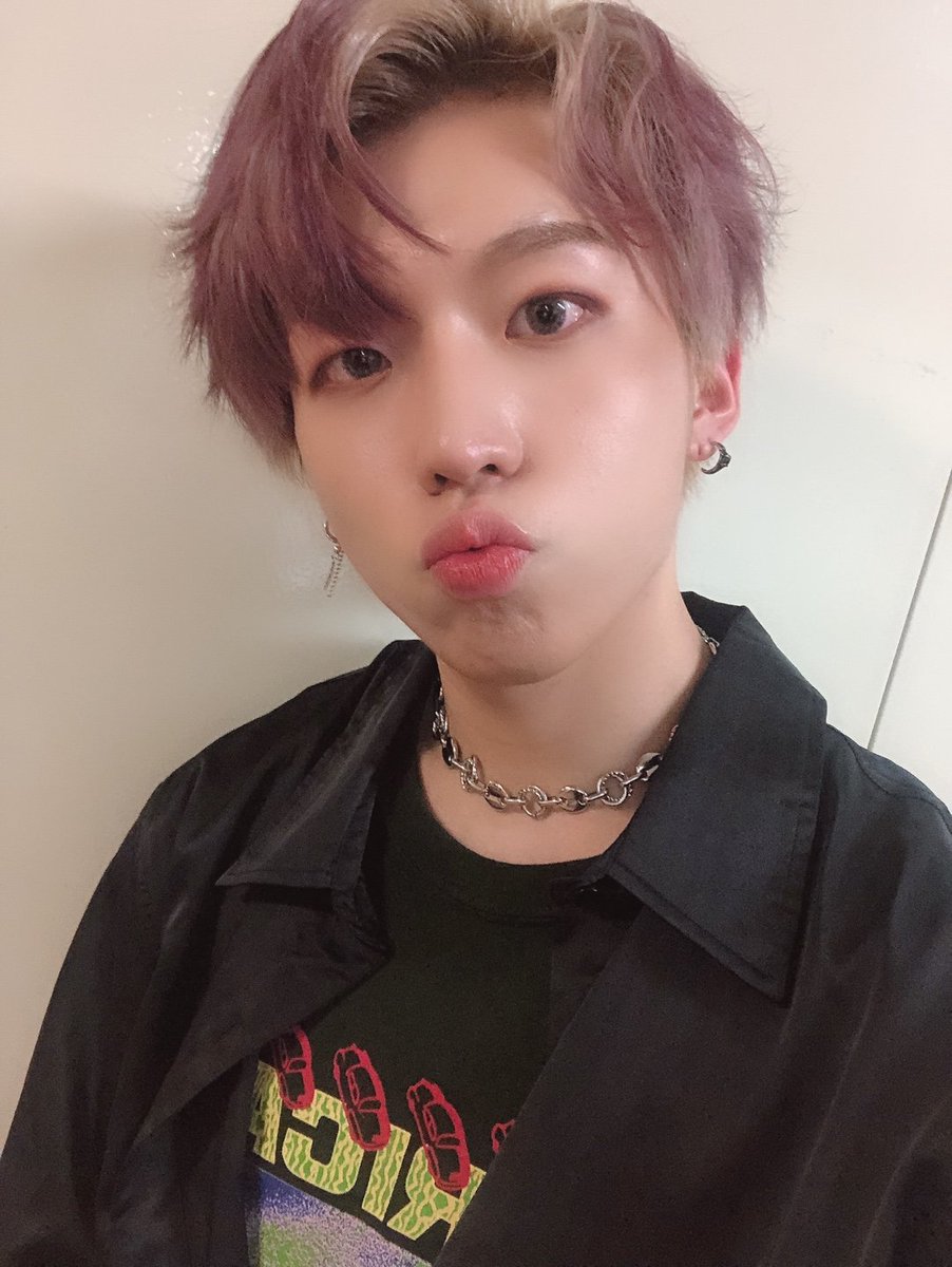 DIA_CRUNCH's tweet photo. [#OV] 여러분 안녕하세요!! 오브이입니다. 오늘 오랜만에 보게 돼서 진짜 좋았어요 ㅠㅠ 역시 음악방송이 최고입니다 저희 내일도 봐용 필수해요~~
#오비도비 #역시 #디아나가 #짱이다
#호응최고 #필수해요 https://t.co/k02am2U5C4