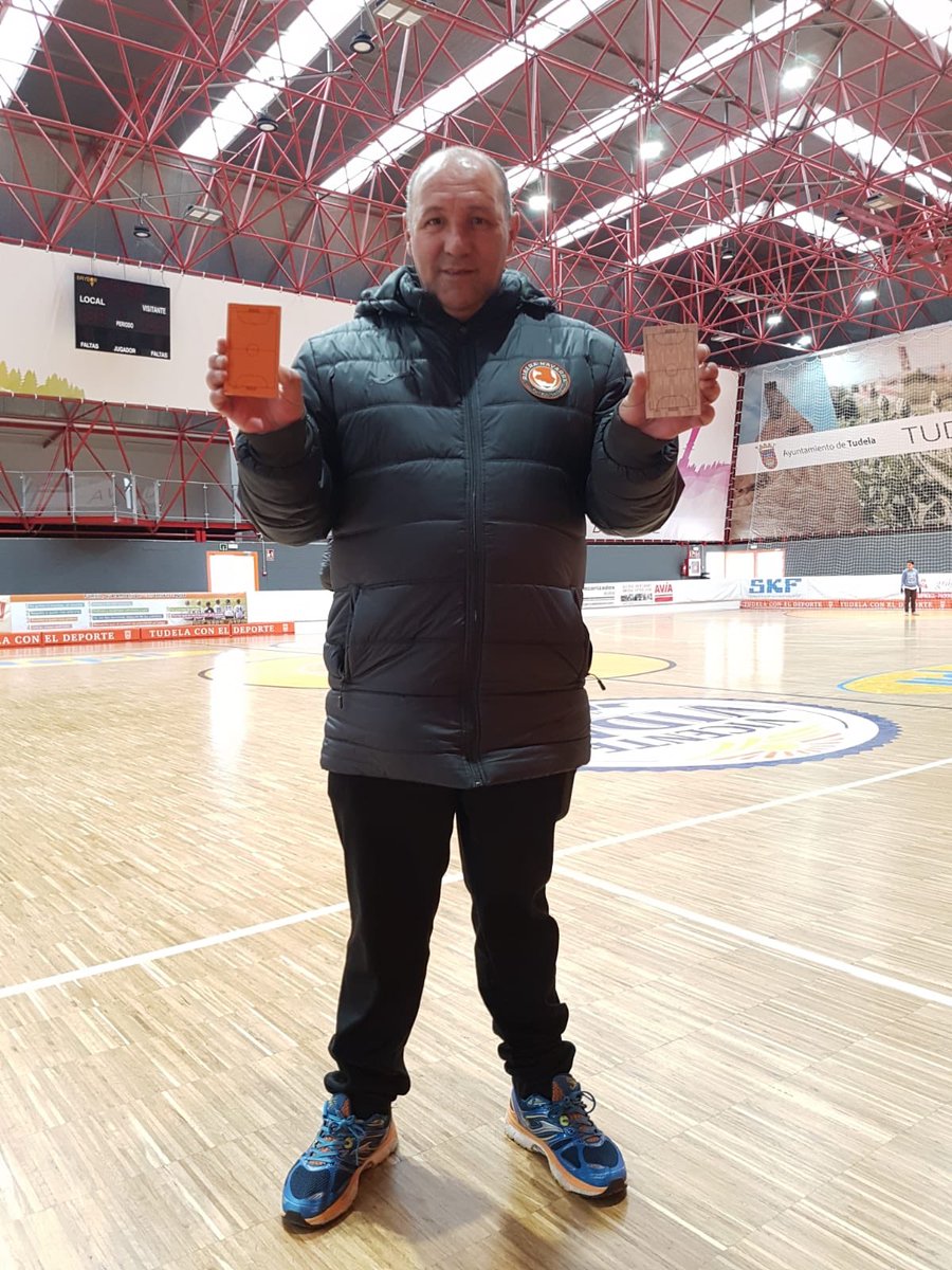 Un referente de los banquillos como <a href="/patooo14/">José Lucas Mena</a> confia en <a href="/dxtcoach/">dxtcoach</a> con las pizarras de bolsillo