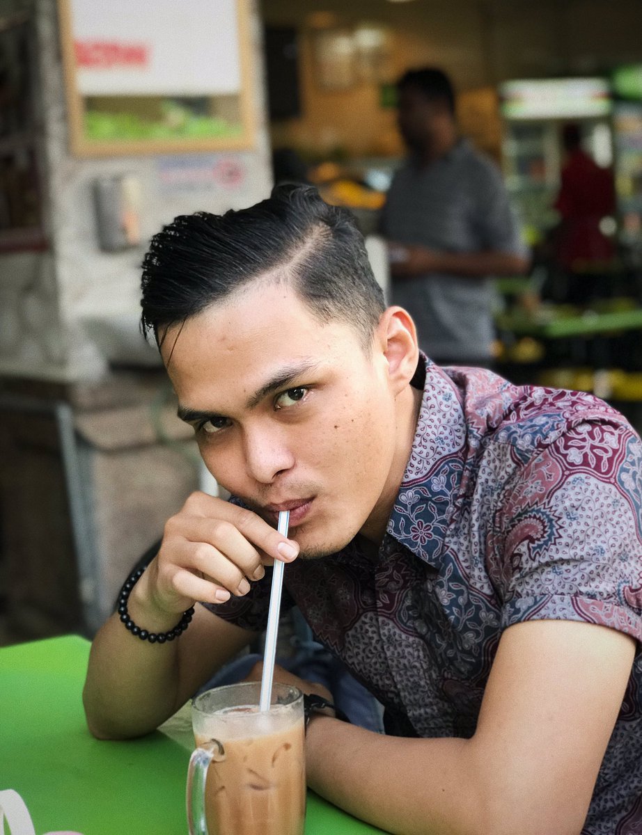PaihFaieyz's tweet image. kisah ringkas tapu sedih. balik kerja lepak mamak sambil isap straw #3meter