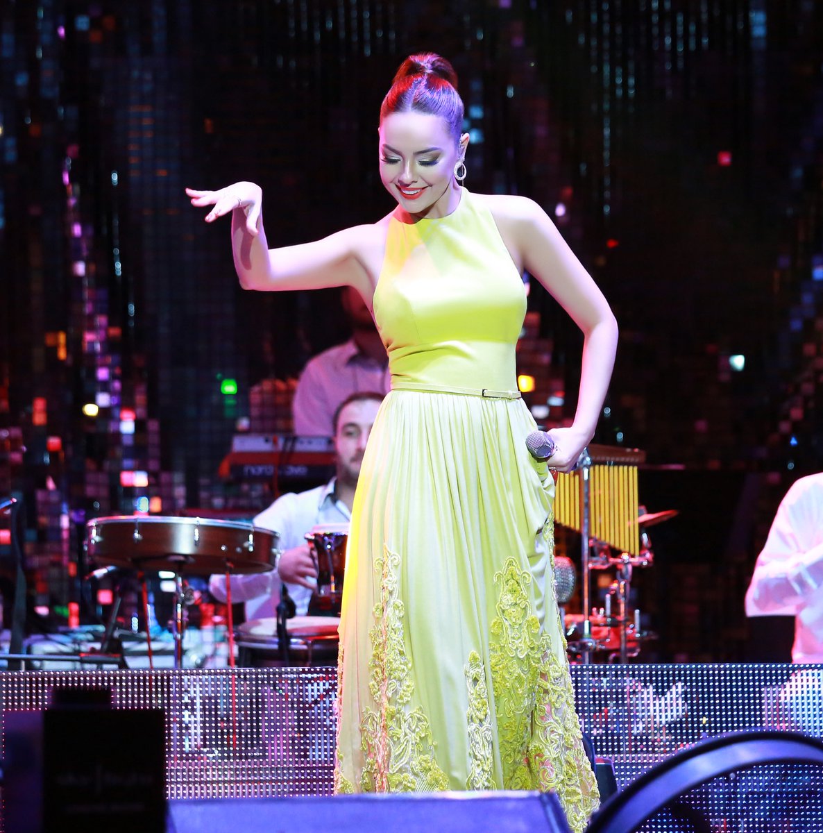 ebrugundessatiyor.com adresinden istediğiniz bir yardım kurumuna bağış yaparak “Elie Saab” imzalı bu elbiseye uygun fiyata sahip olabilirsiniz.
Ürün kodu: 1269
Beden: 38
Fiyat: 2.500 tl
İletişim: info@ebrugundessatiyor.com