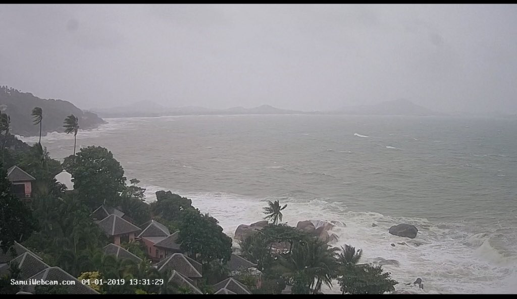 RichardBarrow's tweet photo. 1:30pm Live Web cam on Koh Samui shows that the weather has deteriorated. More to come, so stay away from the beach and be careful of possible storm surge: https://t.co/27ANWhLUmU #Thailand #Pabuk #พายุปาบึก #ปาบึก https://t.co/19owySyVBo