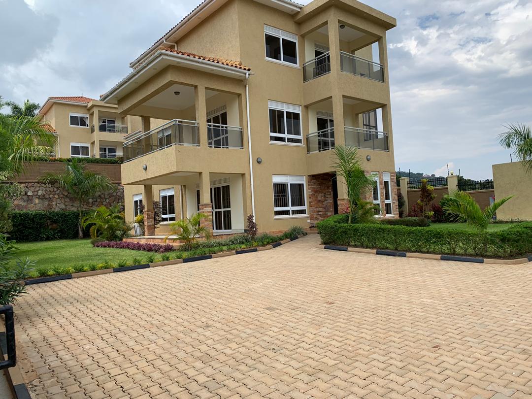Pearsonpropert1's tweet photo. #JanuarySale Houses for Sales in Munyoyo,Buziga,Bunamwaya and other areas in Kampala at Give away prices. Get value for your money and live like a king. Check this out https://t.co/XBAuPf1DX0 https://t.co/957dC7EWL4