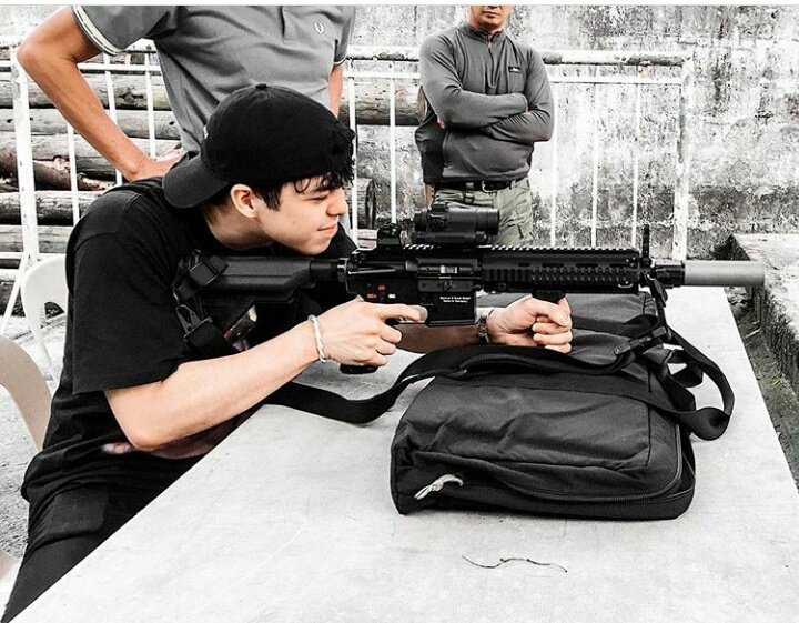 superelmemes's tweet photo. tHIS IMAGE SHOT ME DEAD

get it? shot me dead? shot? me? heheh

-
PS. lOOK AT THIS GUY LIKE WAT THE HECK HE IS 🔥🔥🔥🔥AS HECC 

JOWA KO YAN GUYS HEHE https://t.co/nXyc8S6vge