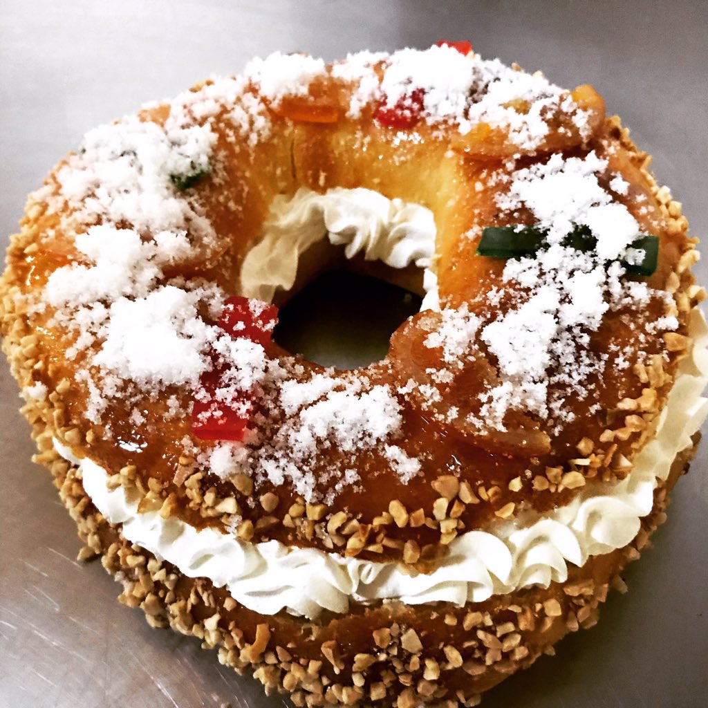 tahonasotillo's tweet photo. No te olvides de encargar tu Roscón de Reyes!!!!!   Este a��o también sin azúcar. 
#tahonasotillo #juntosporelpan #sotillodelaadrada #roscondereyes #roscon #encargar #nata #trufa #crema #sinazucar #sinlactosa https://t.co/DG7TxFVw9M