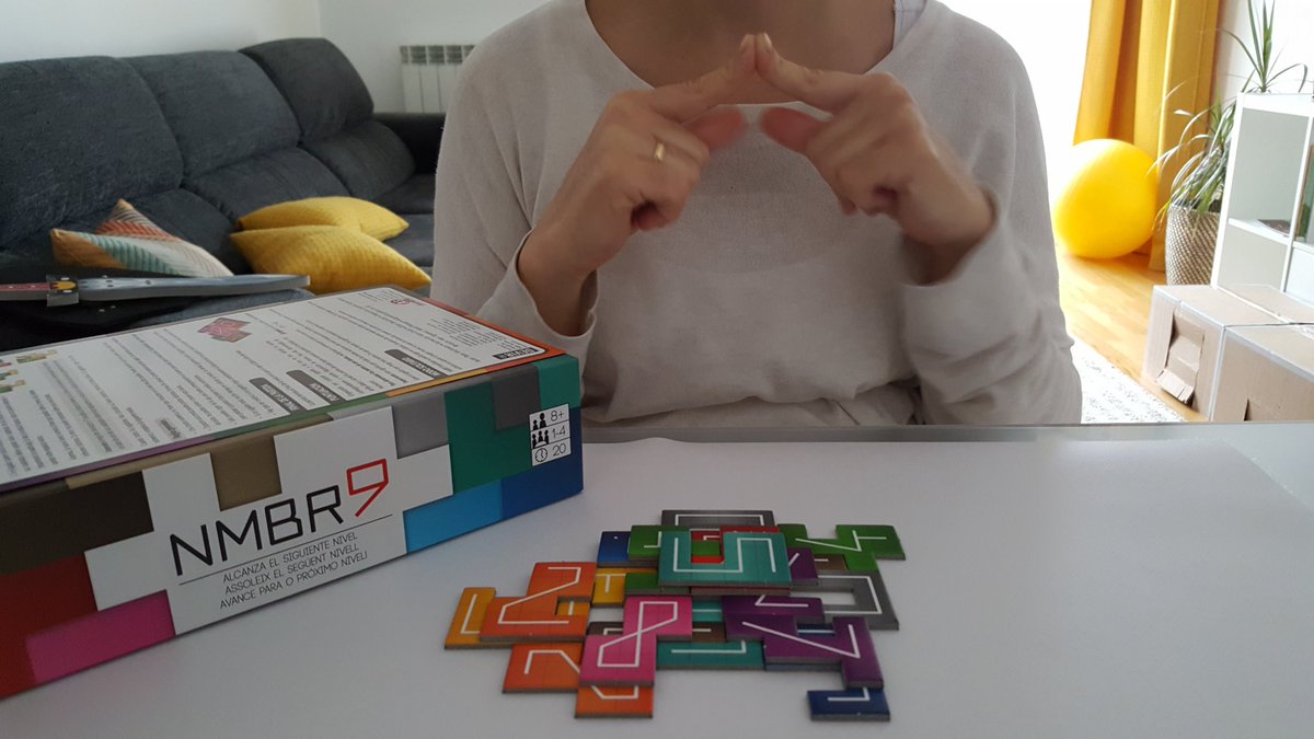 Pilarsa84's tweet photo. @DevirIberia Jugando al NMBR9 #ReyesDevir https://t.co/itoWxxrJXB