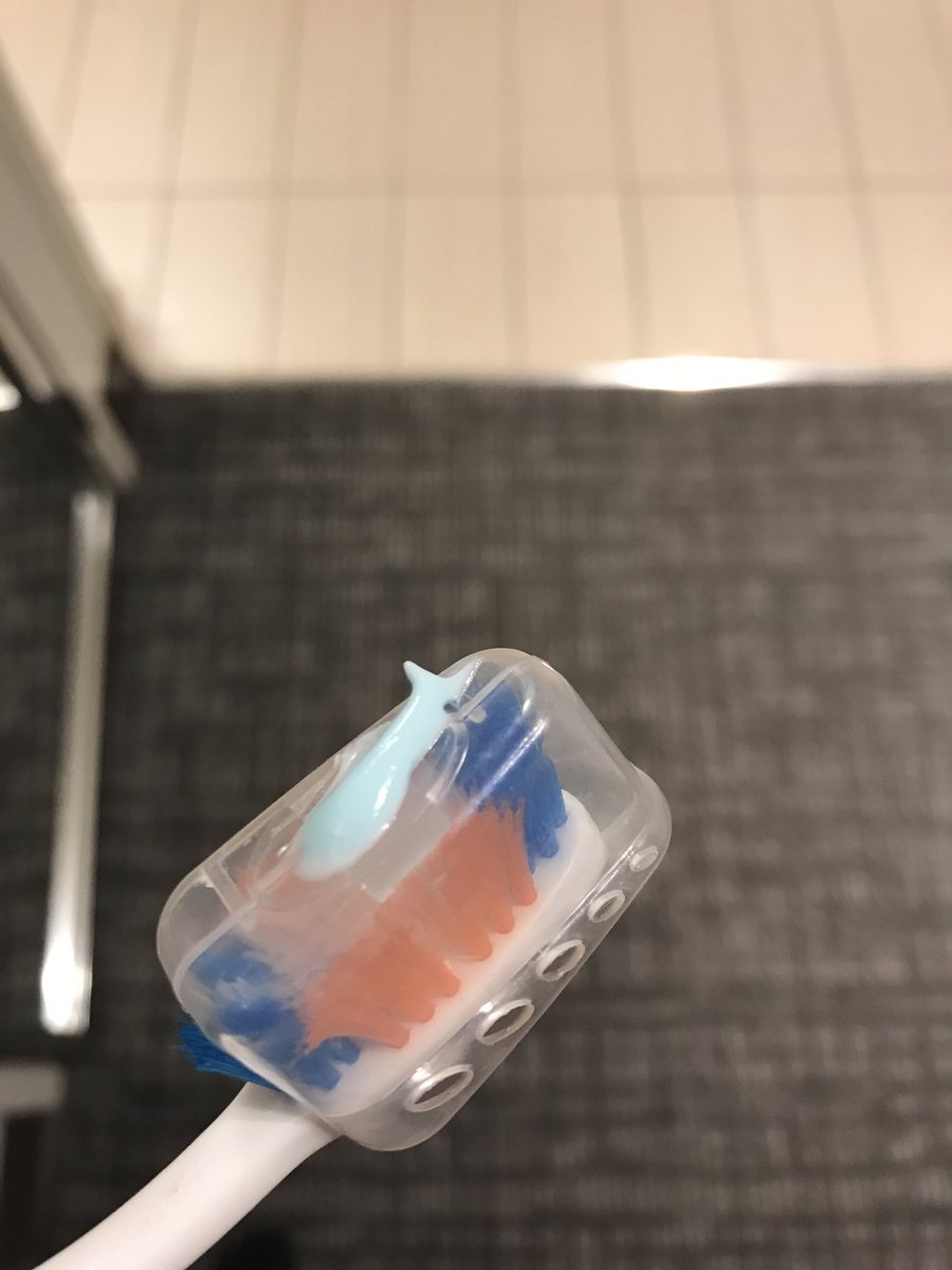 allinhoodtime's tweet photo. When the plane’s too small & you roll into Atlanta at 2 am for an unexpected second night on the road and you’re this tired... only to then realize you left your contact case in Auburn 🙃 #TeamRedEye #2019KindOfWeirdSoFar https://t.co/19S14oztey