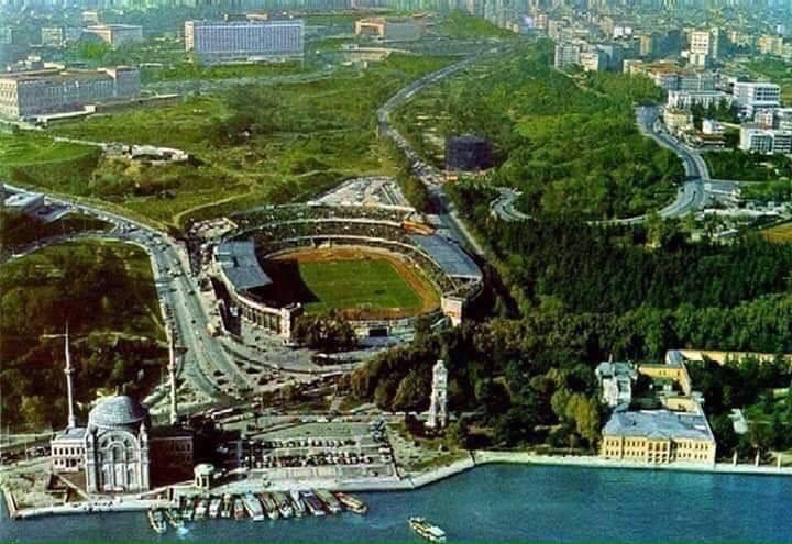 LutfuTurkkan's tweet photo. Sizi üzmek istemem ama bir zamanlar İstanbul. 
Ak Parti belediyeciliği ile henüz tanışmamıştı İstanbul. https://t.co/DBCK69qlnL
