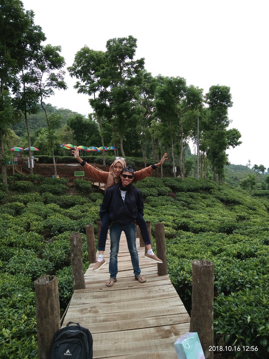 Paling Keren 30 Foto Orang Pemandangan Alam - Arti Gambar