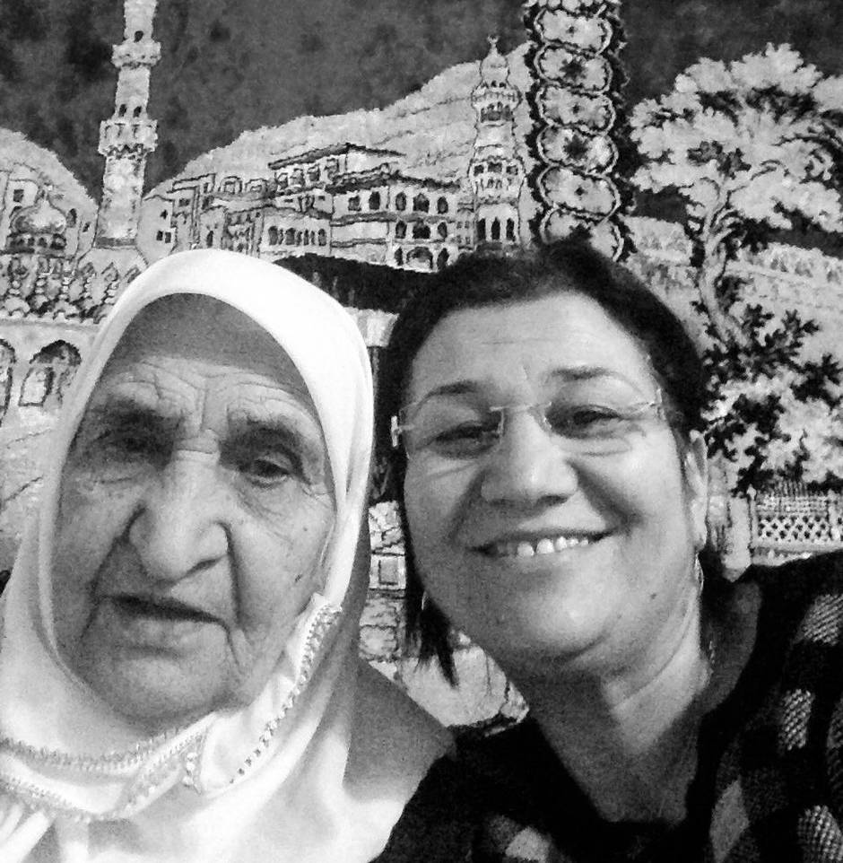 DBP_GenelMerkez's tweet photo. 58 gündür açlık grevinde olan HDP Milletvekili ve DTK Eşbaşkanı Leyla Güven'in annesi Cevriye  Güven'in vefatı tüm halkımızı derin üzüntüye boğmuştur. Cevriye anamıza Allah'tan rahmet ailesine ve tüm halkımıza başsağlığı diliyoruz. https://t.co/9ugWbH9B07