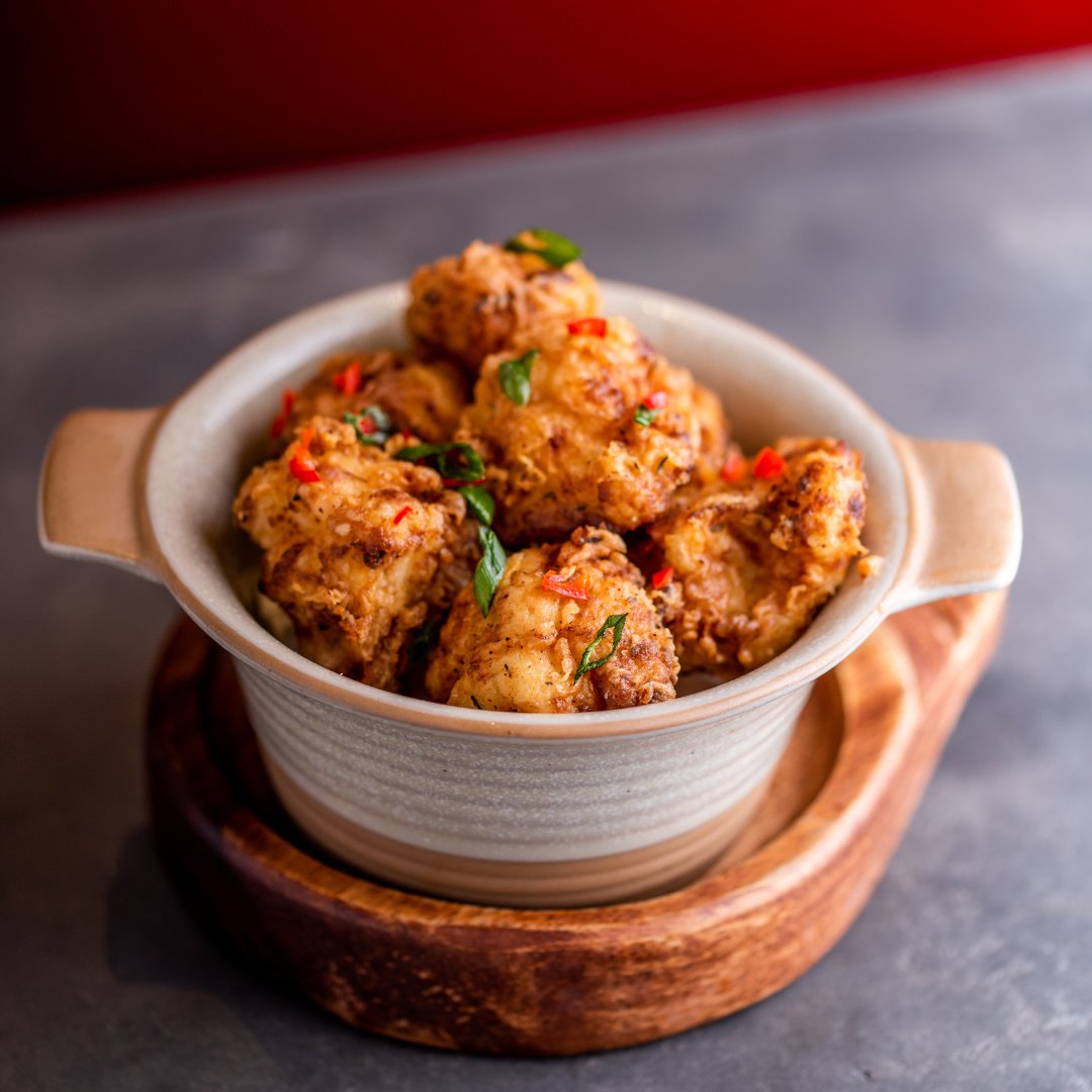 StickyFingersUK's tweet image. Out and about in London this week and looking for Vegan options? Why not try our Cauliflower wings!