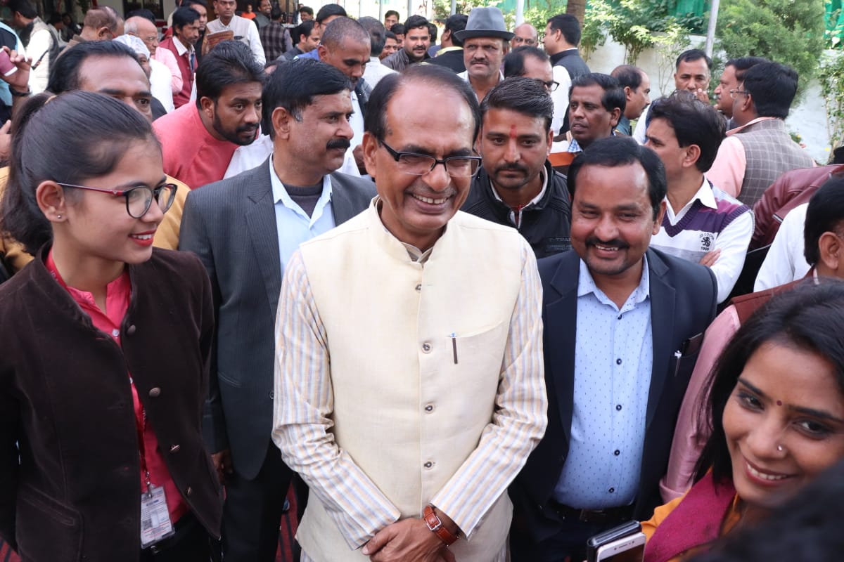 OfficeofSSC's tweet photo. श्री @ChouhanShivraj ने आज भोपाल में निवास पर पत्रकारों से मुलाक़ात की। https://t.co/cFHHiWI3JI