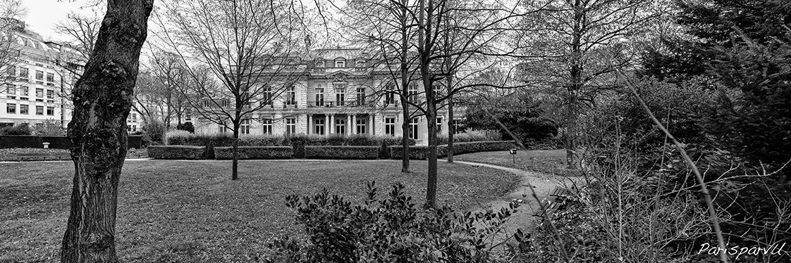 LA BALADE DU VENDREDI

Pour cette quarante-deuxième balade je vous emmène dans le 8ème arrondissement, et plus précisément dans les Jardins de l'Hôtel Salomon de Rothschild.

parisparvu.com ( + de 4000 photos de Paris. A partir de 45€.)