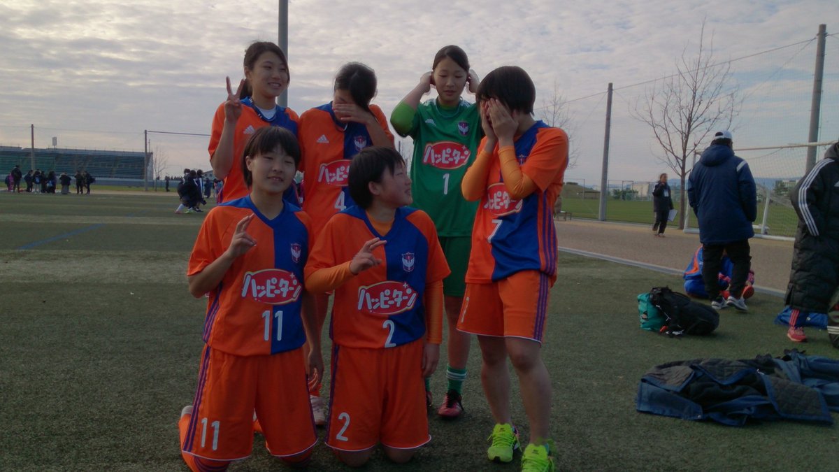 ユースとガールズとジュニアユース Twitter પર アルビレックス新潟レディースu 18の3年生の選手たちの集合写真を撮ることになったのですが 敗退の悔しさと ガールズ最後の試合になったことで感極まり 号泣 特に高山菜々香さんは涙止まらずでした 笑 ユースとガールズとジュニアユース Twitter પર アルビレックス新潟レディースu 18の3年生の選手たちの集合写真を撮ることになったのですが 敗退の悔しさと ガールズ最後の試合になったことで感極まり 号泣 特に高山菜々香さんは涙止まらずでした 笑