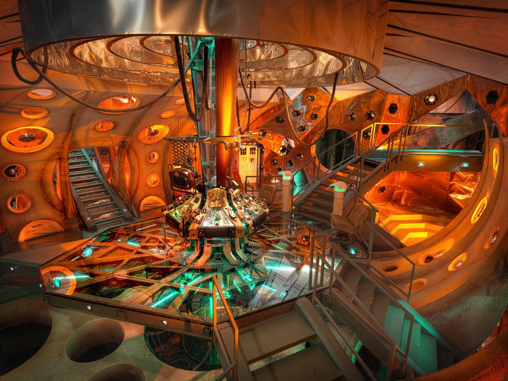 DoctorWho_FR_'s tweet photo. #DoctorWho #ToughChoices 

Fancy a trip in the #Tardis?

RT to fly away with #11thDoctor
Like to fly away with #13thDoctor https://t.co/EAMIYv23cg