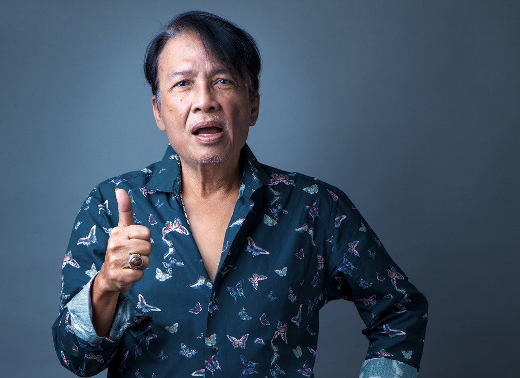 thejakartaglobe's tweet photo. Veteran actor Torro Margens, née Sutoro Margono, Indonesian film's original arch villain, dies in Sukabumi, West Java, this morning at the age of 68. Torro starred in raunchy classics such as "Goyang Sampai Tua," "Perawan Rimba" and "Aduh-aduh Mana Tahan." #torromargens #rip https://t.co/KNTUvPgGAK