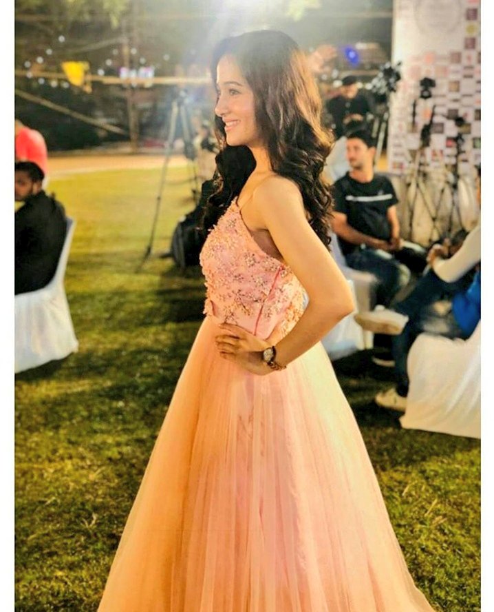 bhavyazaya's tweet photo. Straight out of the Fairy Princess Stories...👰😍So simple,magical and gorgeous...🤗😘🤩 #PrettyPree #princessfairy👰  @preetikatweets https://t.co/72vYq5cYDA