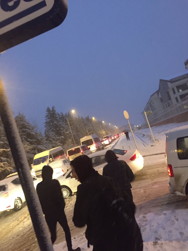 Evet Bursa valisi okulları tatil etmediğiniz için 1saat yürümek zorunda bıraktınız. 👏👏👏
